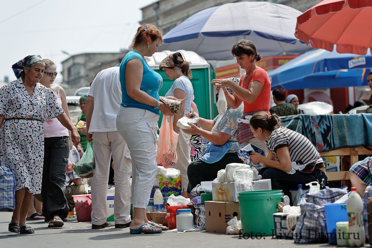 Comercianții susțin că anul acesta numărul cumpărătorilor a scăzut în comparație cu anul trecut. Foto: orasulmeu.md