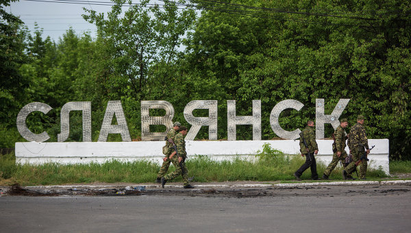 Предполагается, что для опознания тела 30-летнего фоторепортера на Украину в ближайшее время прибудут члены семьи Роккелли.