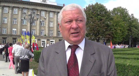 Familia unui deputat din Moldova riscă să ajungă în stradă.