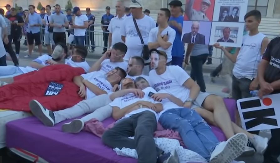 Антиправительственная демонстрация в Тиране.