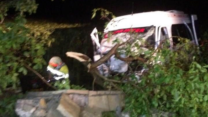 Accident rutier cu implicarea unui microbuz de linie: 7 persoane, la spital. Foto: publika.md
