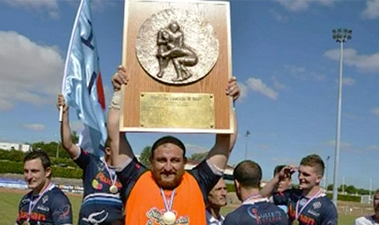 Виктор Леон завоевал главный трофей чемпионата Франции по регби среди любителей. 