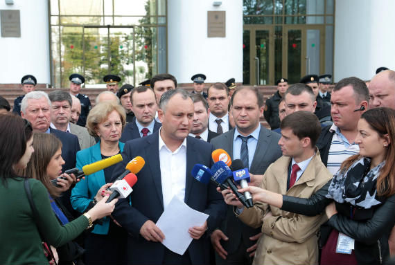 Igor Dodon a mai indicat că acţiunile de protest ale socialiştilor şi ale “Partidului Nostru” vor continua şi săptămîna viitoare.