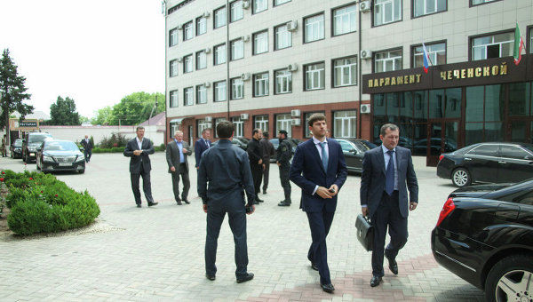 В парламенте Чечни «плевать хотели» на данные HRW о пытках геев.