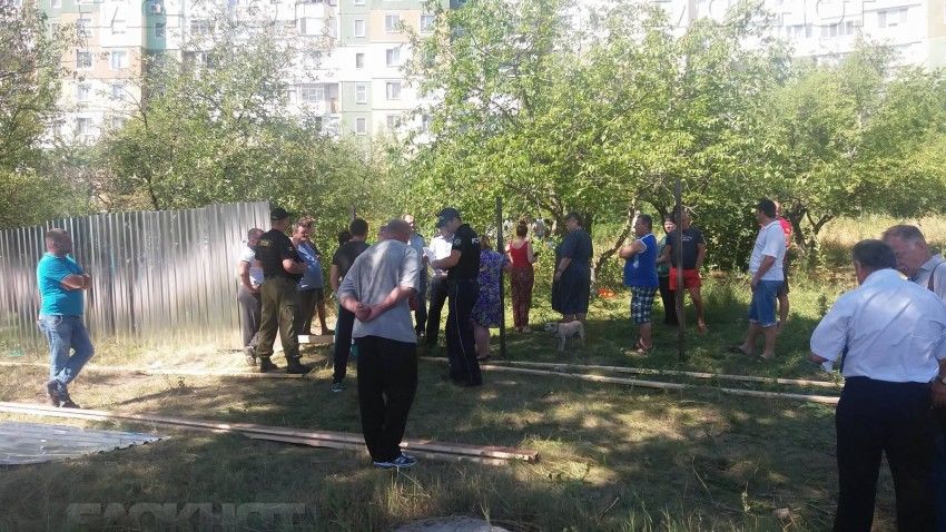 Пояснять свои действия чиновник не захотел: на телефон он не отвечает.