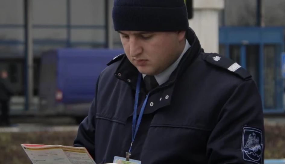 Наличие поддельного удостоверения личности может дорого обойтись.