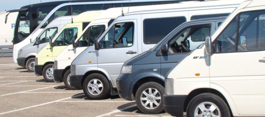 Șoferilor care dețin microbuze li s-a propus să dea câte 1000 euro pentru a-și păstra locul de muncă. Foto: chisinaubucuresti.wordpress.com