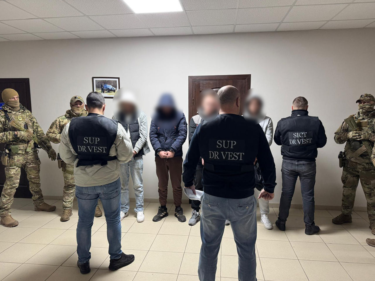 Четыре гражданина Молдовы задержаны за организацию незаконной миграции иностранцев.