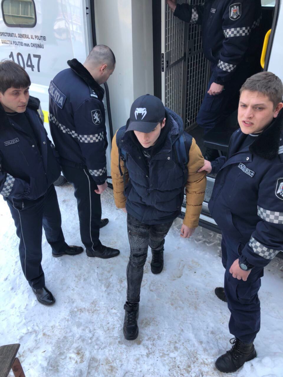Задержанные накануне молодые люди оказались противниками "унири".