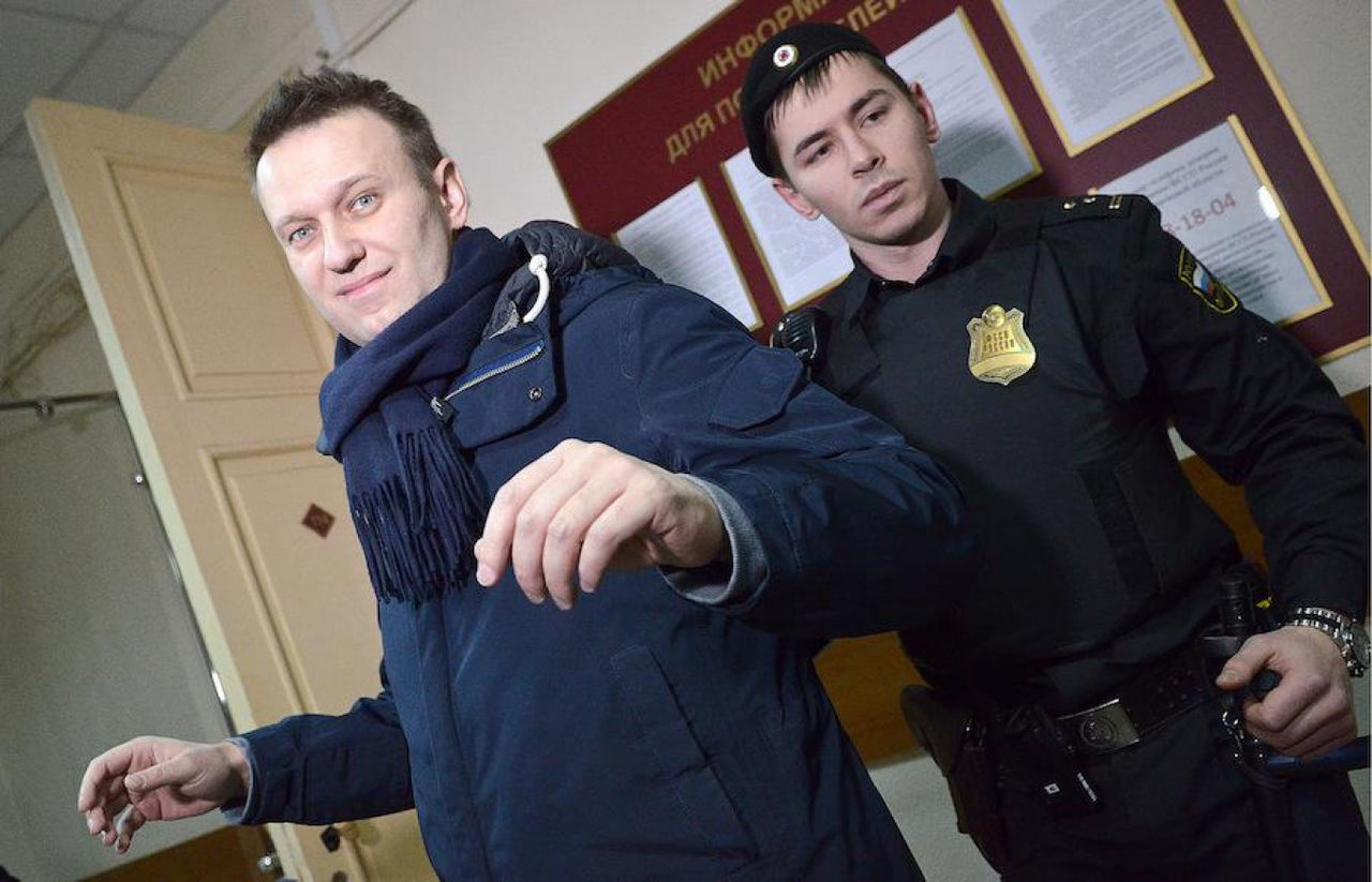 Адвокат объяснил, чем грозит Навальному особый статус склонного к побегу.