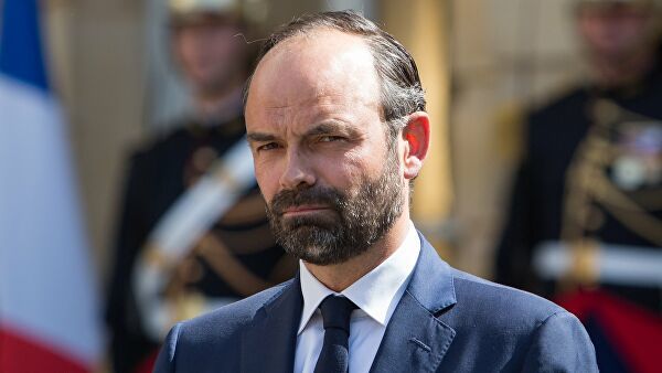 Премьер Франции пообещал поднять минимальную пенсию до тысячи евро.