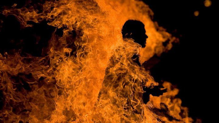 Tragedie la Fălești. Un băiat de 15 ani, incendiat de consătean