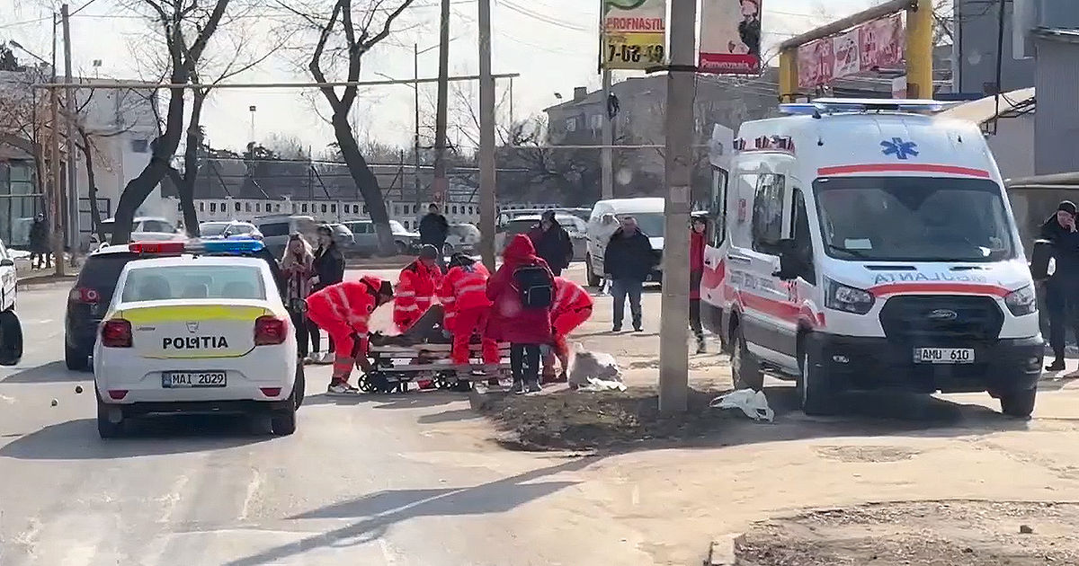 Un bărbat, lovit de un automobil la Bălți: Traversa strada neregulamentar.