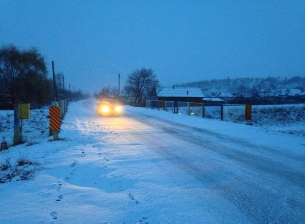 Drumurile inzapezite au tinut astazi acasa mai multi elevi din tara. Foto: protv.md