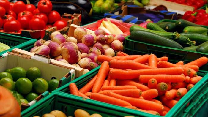 La piață, legumele moldovenești sunt înlocuite cu cele de import 