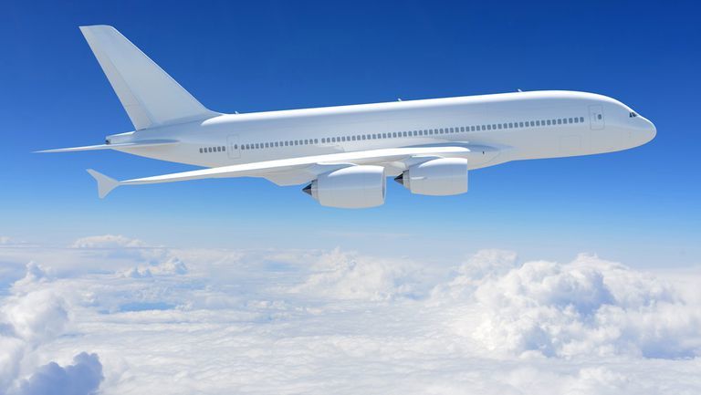 Motivul pentru care majoritatea avioanelor sunt vopsite în alb. 