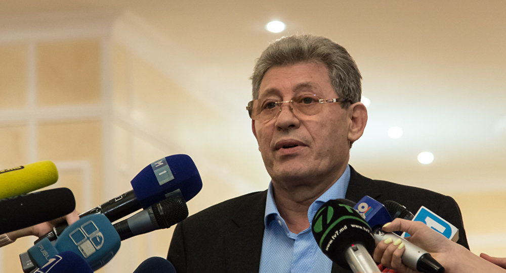 Liderul PL, Mihai Ghimpu, continuă să publice fotografii cu cea mai plăcută ocupație a sa. Foto: Sputnik/ Мирослав Ротарь