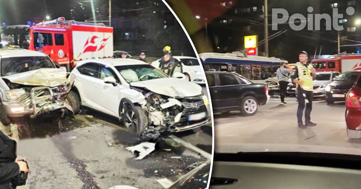 Accident grav în Capitală cu implicarea a trei mașini și un troleibuz.