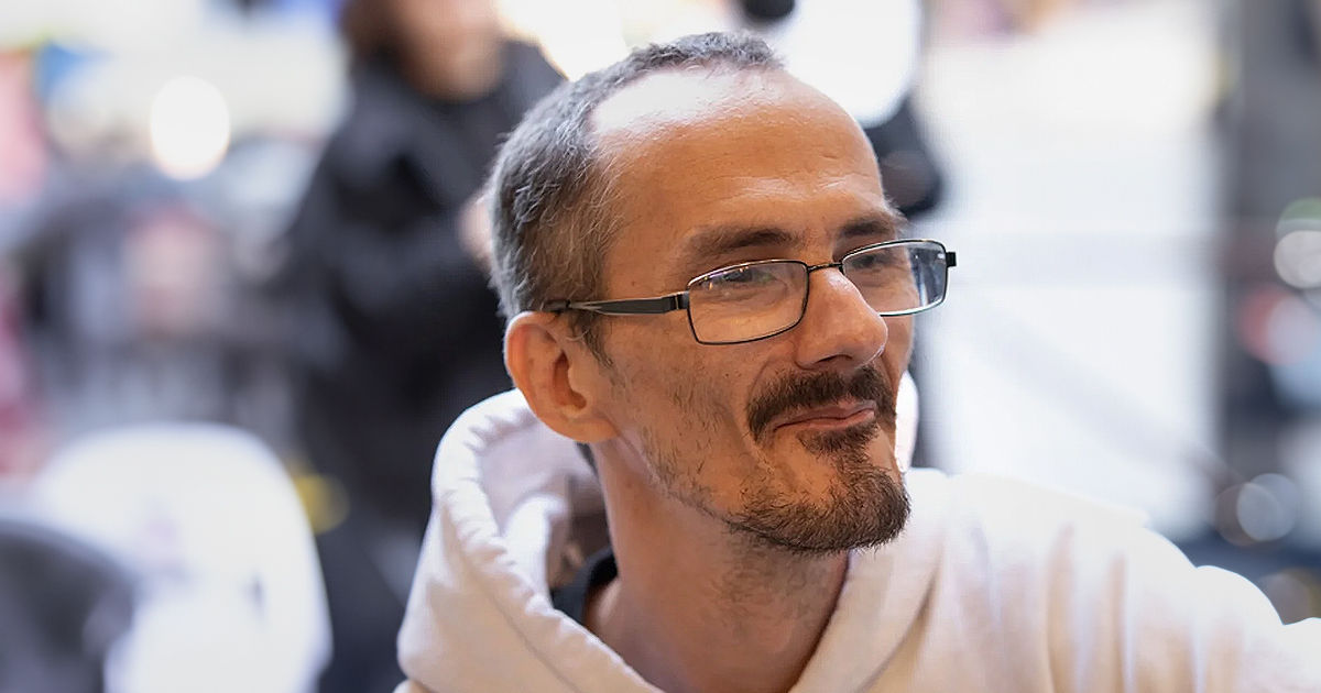 Французский стример умер в прямом эфире после серии издевательств со стороны своих «друзей».