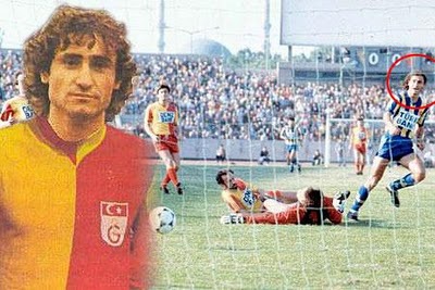 Yula a marcat patru goluri în 24 de meciuri la naţionala Turciei şi a fost căpitanul primei reprezentative de trei ori.