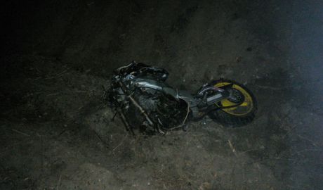 Un tânăr de 19 ani a ajuns în stare gravă la spital după ce a intrat cu motocicleta în parapetul unui pod. Foto: jurnal.md
