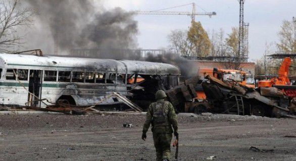 Rebelii au acuzat, la rândul lor, armata ucraineană de tiruri înspre ruinele aeroportului, acuzații respinse de Kiev.
