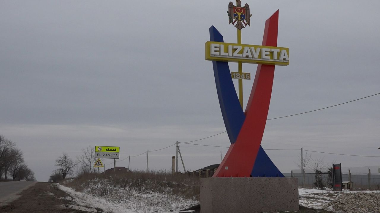 Жители Елизаветовки просят пустить в село беспроводные троллейбусы.