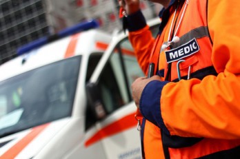 O femeie de 28 de ani din capitală a ajuns la spital cu multiple traumatisme după ce s-a prăbuşit de la înălţime.