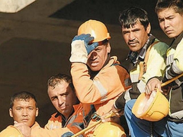Более чем в двух третях от общего числа стран мира не заключаются коллективные соглашения в интересах трудящихся и не соблюдаются права трудящихся для всех без исключений категорий этих граждан.