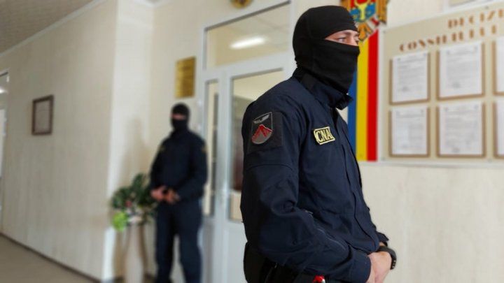 Прокуроры настаивают на предварительном аресте мэра Трушен.