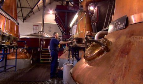 O companie din Scoţia intenţionează să producă biocombustibil din whisky. Foto: blog.terramileniultrei.ro