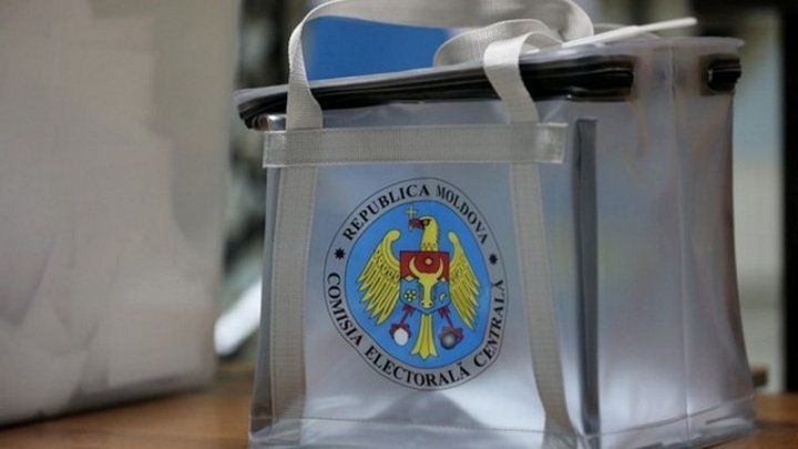 Многие избиратели воспользовались мобильной урной для голосования.