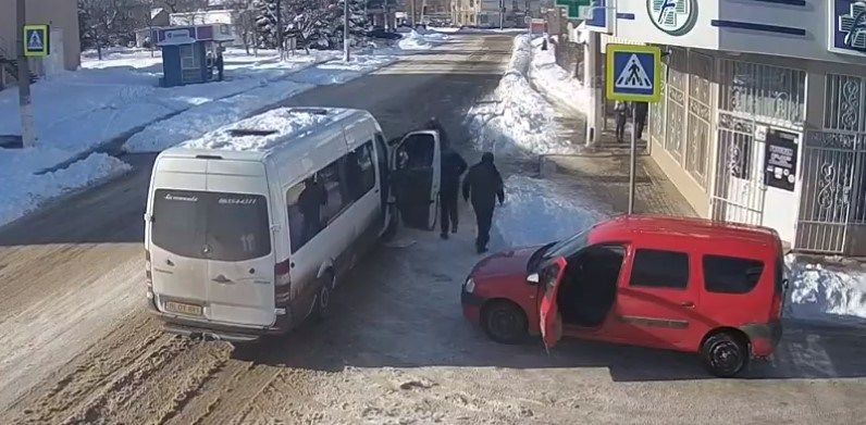 Бельчане стали свидетелями потасовки между водителями в районе городского стадиона.