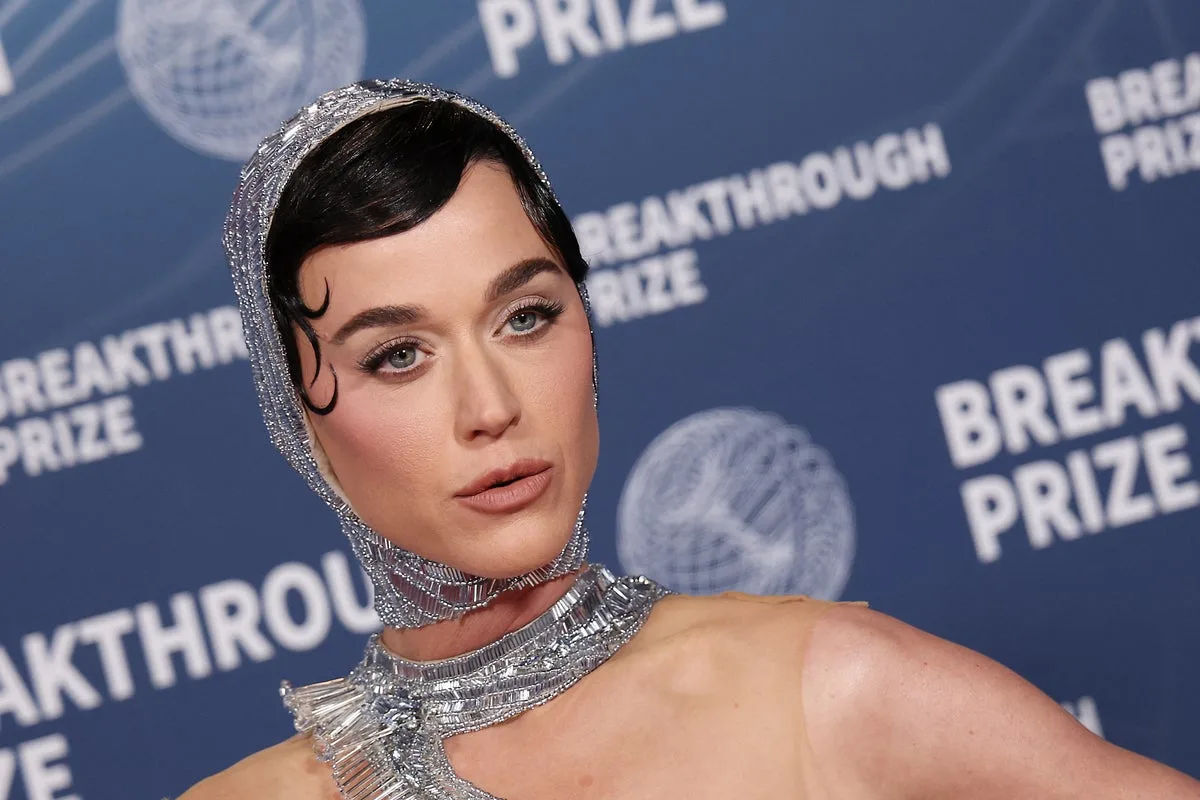 Австралийский дизайнер Кэти Перри выиграла суд против певицы Кэти Перри.