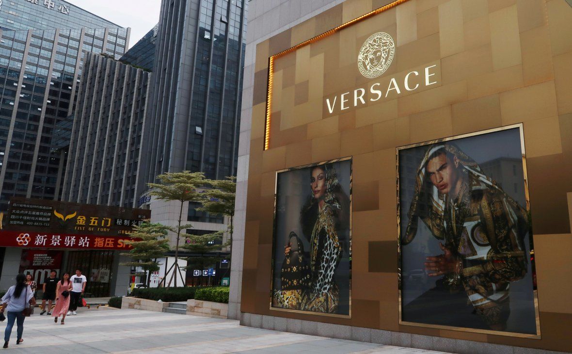 Versace извинился за выпуск футболок с неправильной картой Китая.