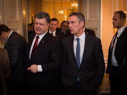 Генсек НАТО провел с Порошенко встречу во Львове.
