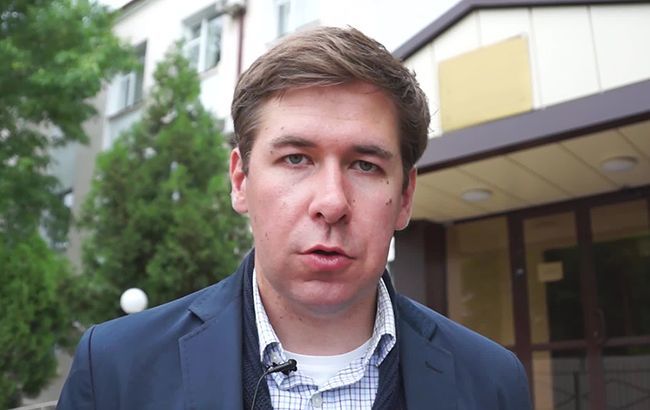 В Украине интересы Вячеслава Платона представляет адвокат Илья Новиков.