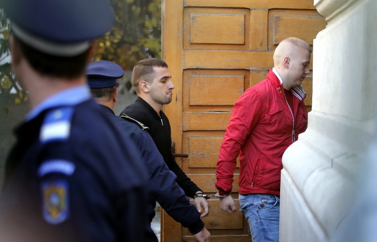 Двух других обвиняемых - Александру Биту и Петре Кондрата - будут судить отдельно, как и мать Догару - Ольгу, которая подозревается в возможном сожжении похищенных полотен. Фото: EPA/ROBERT GHEMENT