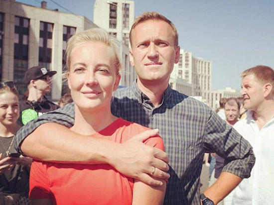 Жена Навального резко высказалась о причинах отравления мужа.