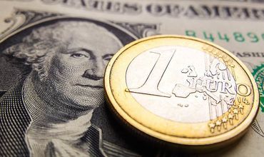 Евро и доллар подорожают по отношению к лею.