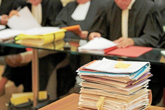 Прокуроры требуют ареста для 18-ти человек по делу о коррупции в проектном институте.
