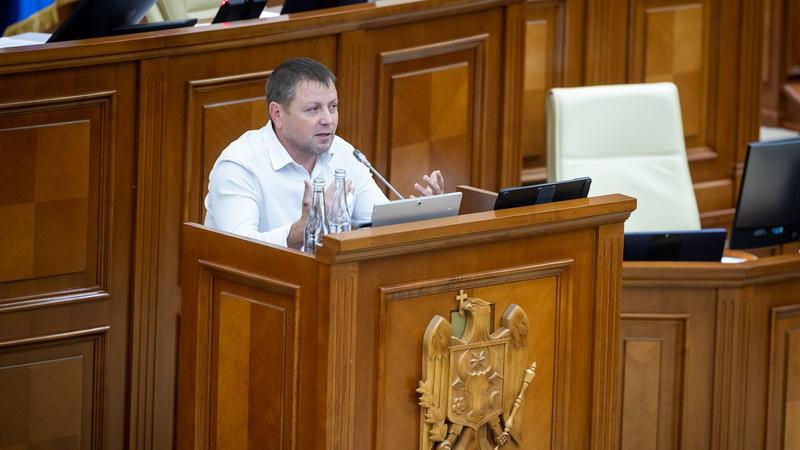 Стефанко: Министры с зарплатой в миллион леев не отличают ячмень от пшеницы.