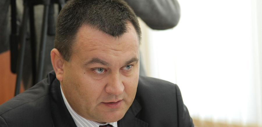 Premierul în exerciţiu Vlad Filat şi procurorul interimar Andrei Pântea au fost invitaţi în Parlament