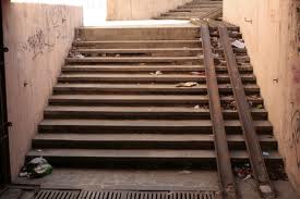 Potrivit unui sondaj Gallup, fiecare al doilea locuitor al Moldovei se teme să iasă singur noaptea pe stradă.