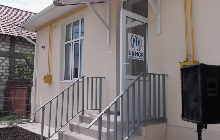 Familiile de refugiaţi care participă la acest proiect vor avea grija de întreţinerea apartamentelor şi vor achita plata pentru servicii, însă vor fi scutiţi de plata pentru chirie pe o perioadă de cinci ani.