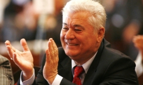 Amintim că deputații comuniști și liberal-democrați au cerut anterior demisia lui Corneliu Gurin 