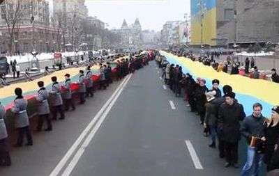 Акция символизирует поддержку Украины со стороны Литвы, сообщают ее организаторы.