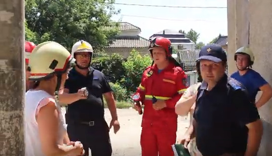 Спасатели помогли с эвакуацией имущества жильцам дома в Атаках.