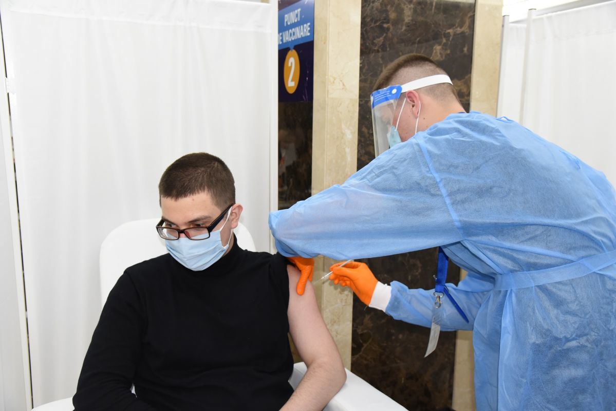 Более 4000 человек вакцинировались в рамках марафона иммунизации, организованного медуниверситетом.