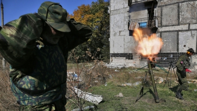 Kievul invită Moscova la o rundă de negocieri pe tema soluţionării conflictului din estul ţării. Iniţiativa vine din partea premierului ucrainean Arseni Iaţeniuk şi este susţinută şi de către preşedintele Poroşenko.